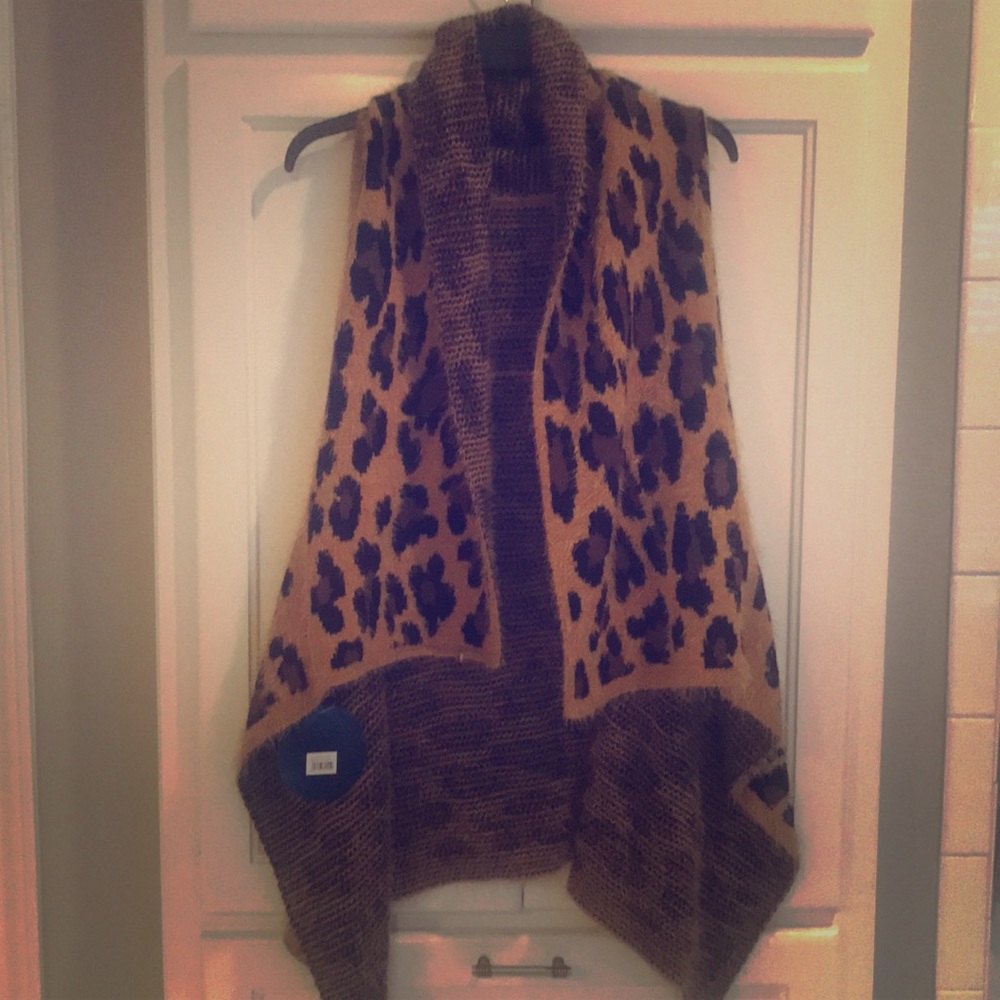 NWT Cute leopard vest